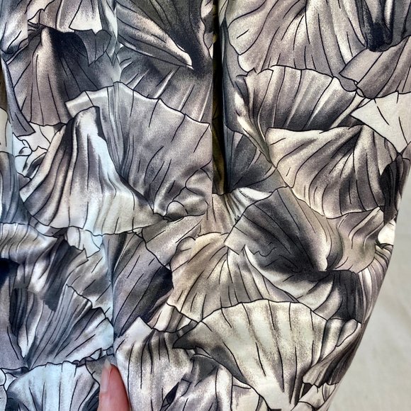 BCBGMaxAzria XS Fan Print Pencil Skirt Gray - Picture 8 of 11